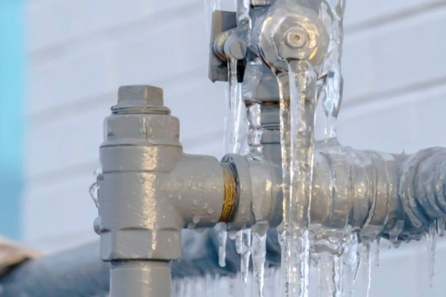 fixing frozen pipes